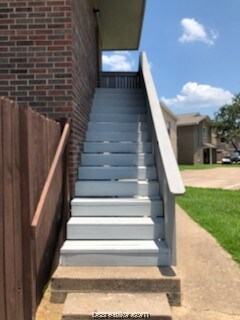 803 Autumn Cir unit D, College Station, TX 77840 - photo 2