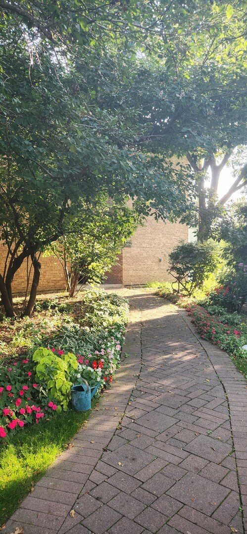 5534 E Lake Dr unit E, Lisle, IL 60532 - photo 2