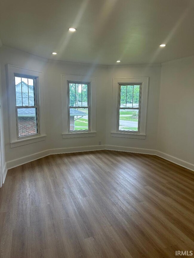 305 N Seminary St, Princeton, IN 47670 - photo 2