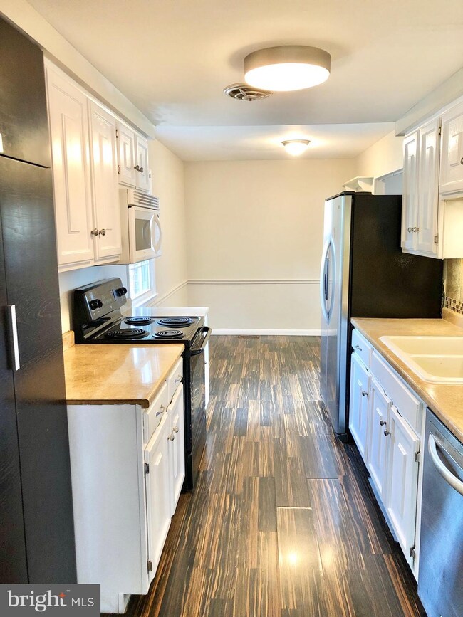 2242 Fort Pickens Ct unit A, Dumfries, VA 22026 - photo 4