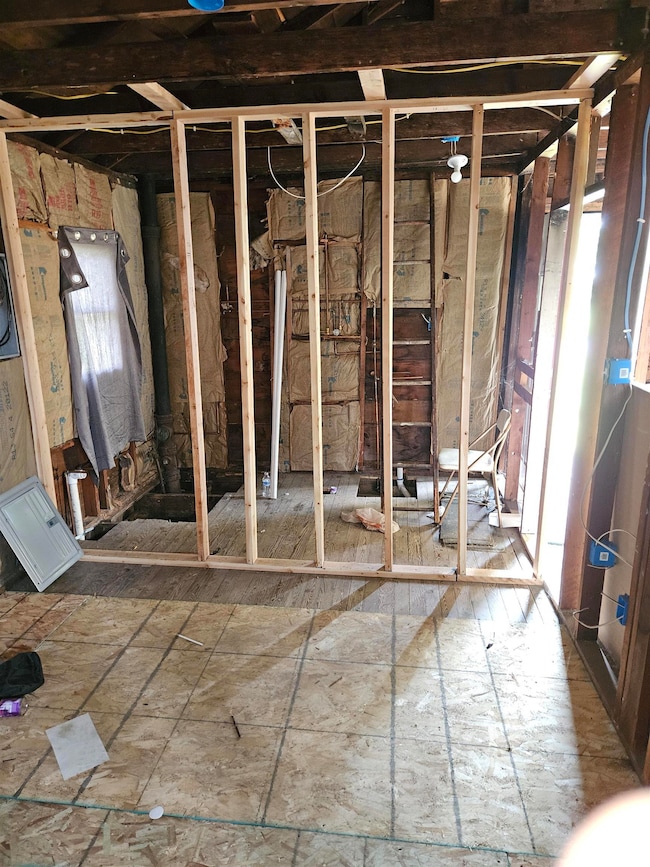 722 N Brewster Ave, Freeport, IL 61032 - photo 5