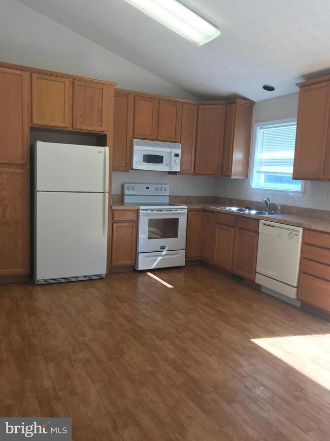 71 Stratford Dr, Colonial Beach, VA 22443 - photo 3