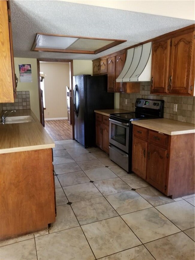 1305 S 12th St, Rogers, AR 72756 - photo 5