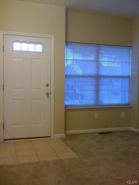 5540 Stonecroft Ln, Allentown, PA 18106 - photo 2