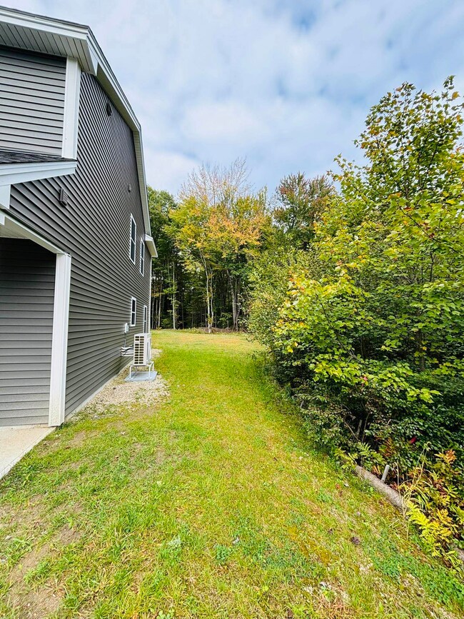 13 Shaw Dr unit B, Rochester, NH 03868 - photo 7