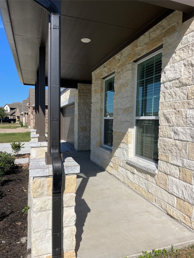 402 Merlot Dr, Alvin, TX 77511 - photo 4