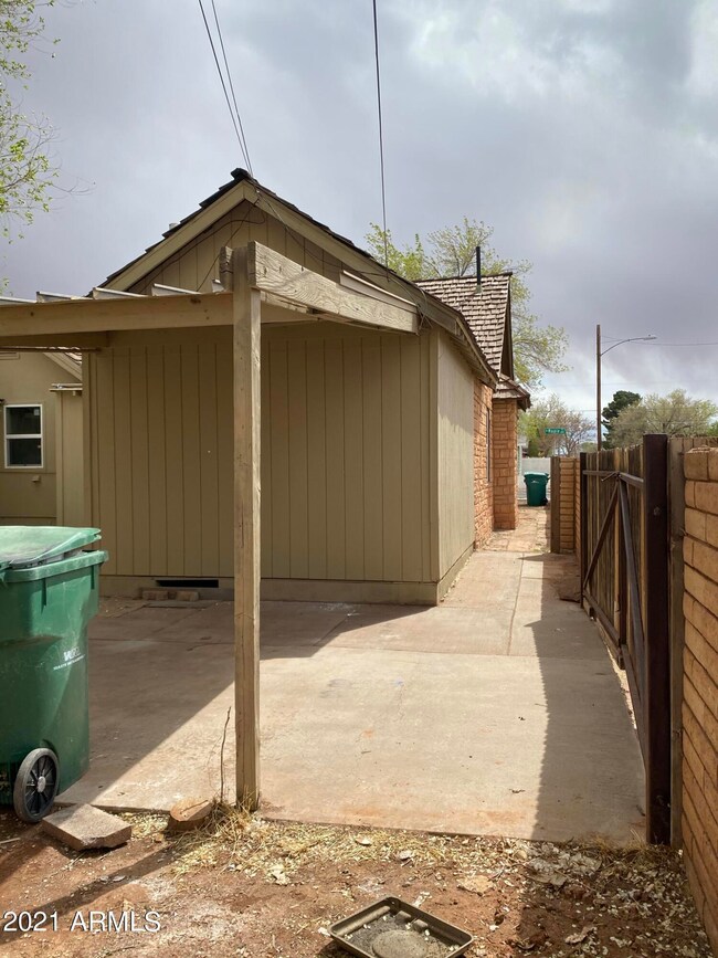 620 W Maple St, Winslow, AZ 86047 - photo 6