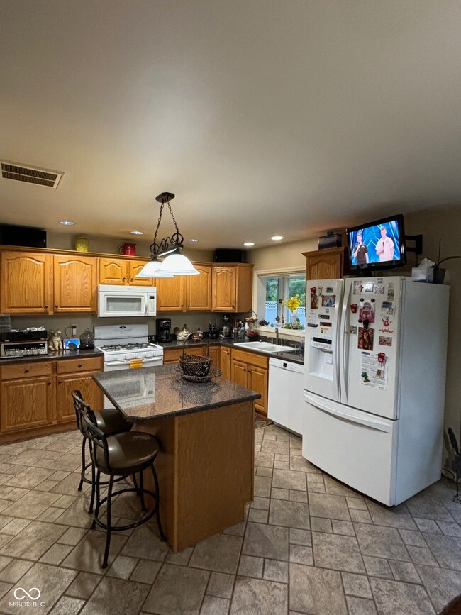 3077 Hawcreek Blvd, Columbus, IN 47203 - photo 7