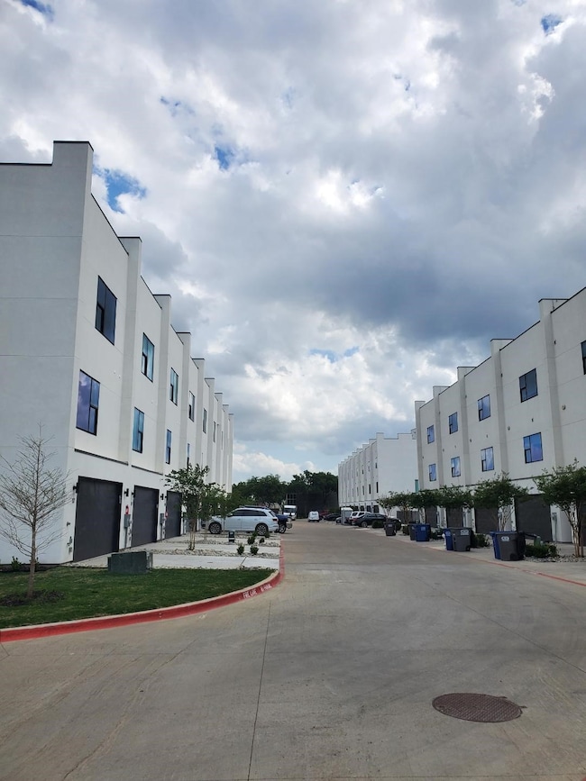 13001 Hutton Dr unit 29, Farmers Branch, TX 75234 - photo 3