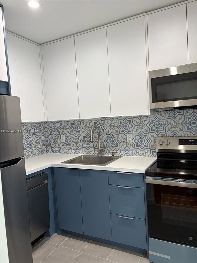 6855 NE 5th Ave unit B, Miami, FL 33138 - photo 2