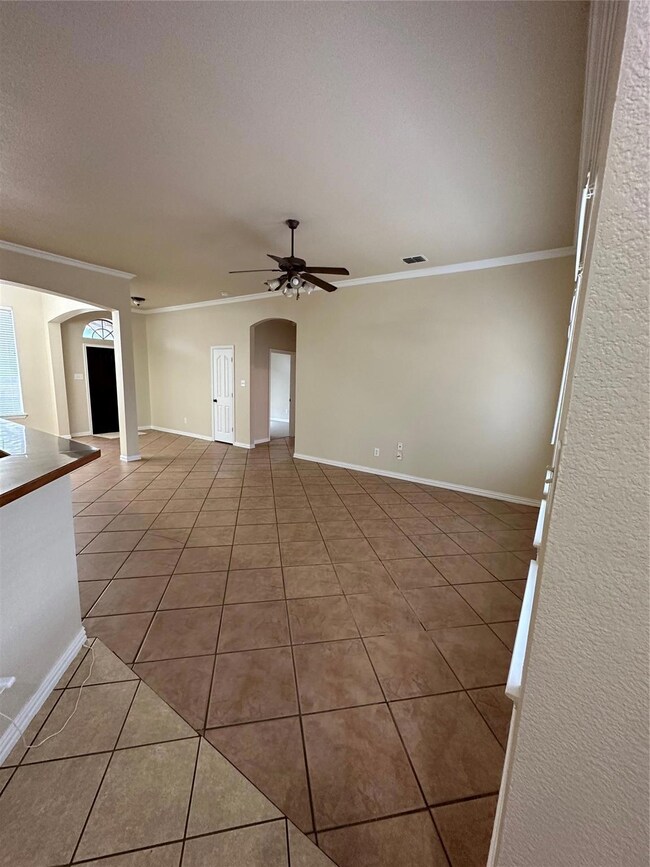 111 Churchill Cir, Weatherford, TX 76085 - photo 6