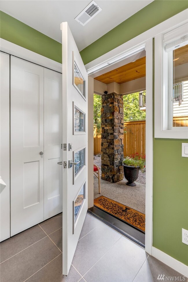 7915 229th Place SW unit C, Edmonds, WA 98026 - photo 3