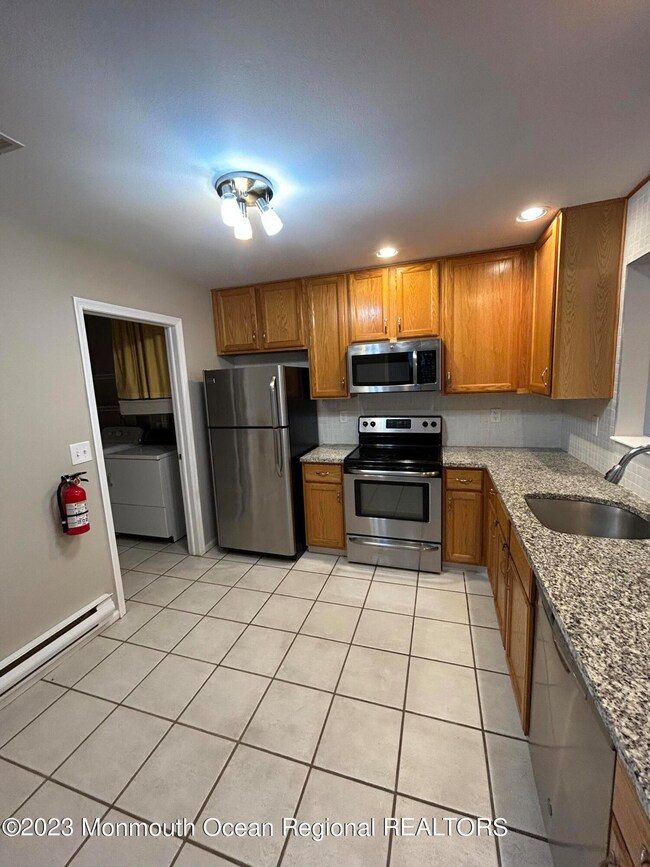 660B Azalea Plaza unit B, Monroe Township, NJ 08831 - photo 2
