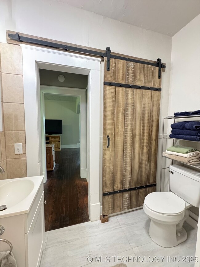 929 E Walnut St, Cushing, OK 74023 - photo 3