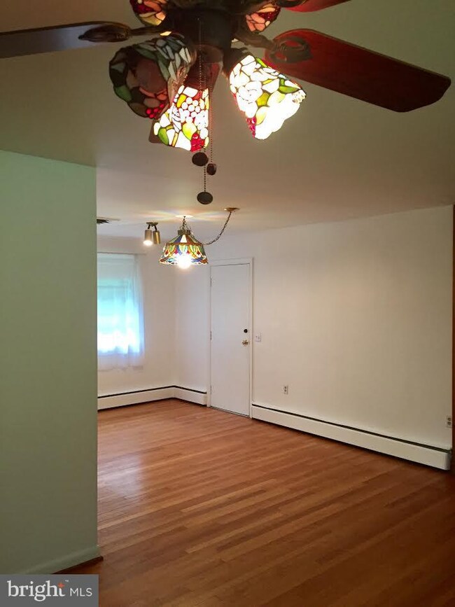 18315 Candice Dr, Triangle, VA 22172 - photo 6