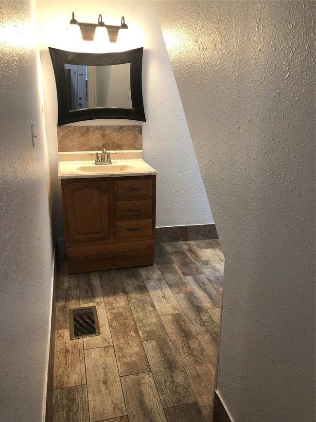 504 Percival St unit B, Tomball, TX 77375 - photo 5