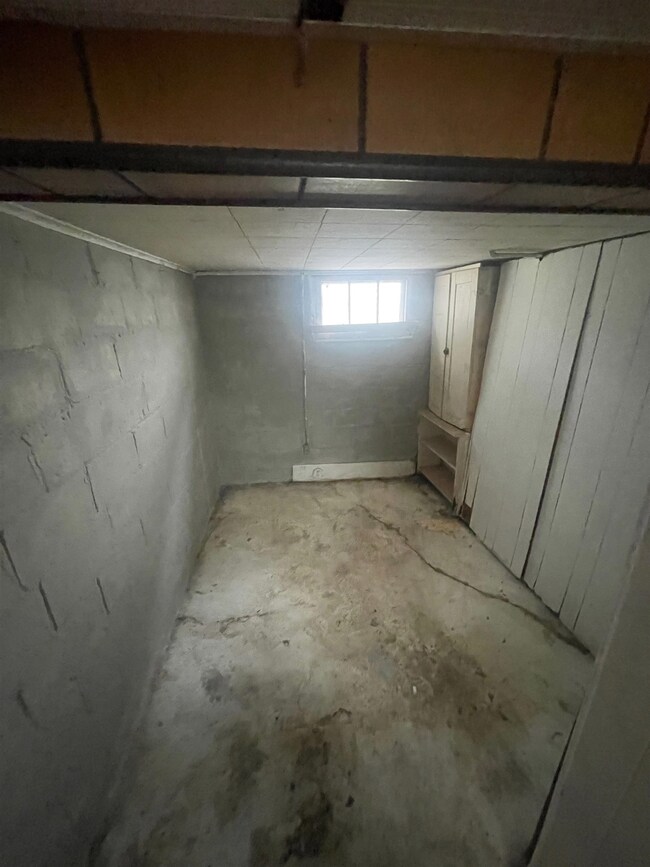 745 Freeman Ave, Flint, MI 48507 - photo 4