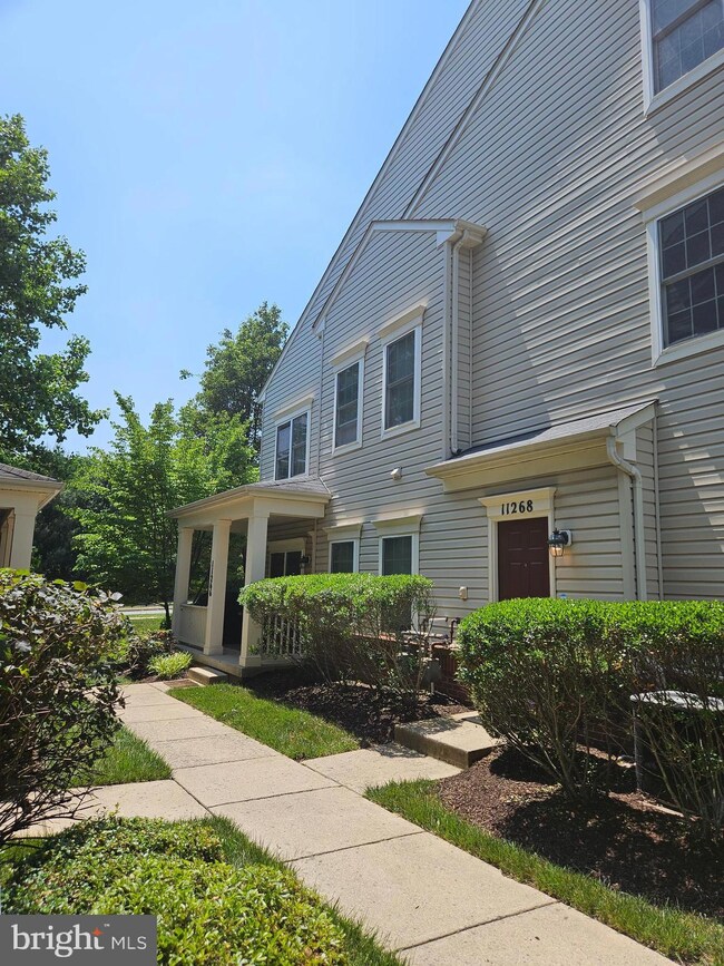 11268 Wortham Crest Cir unit 8, Manassas, VA 20109 - photo 2