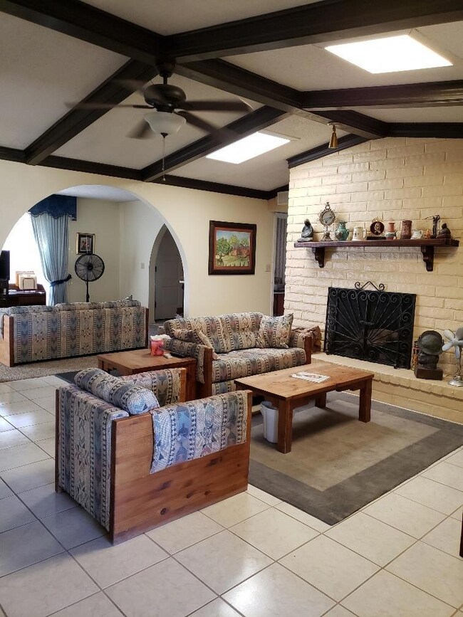 10701 Alta Loma Dr, El Paso, TX 79935 - photo 6