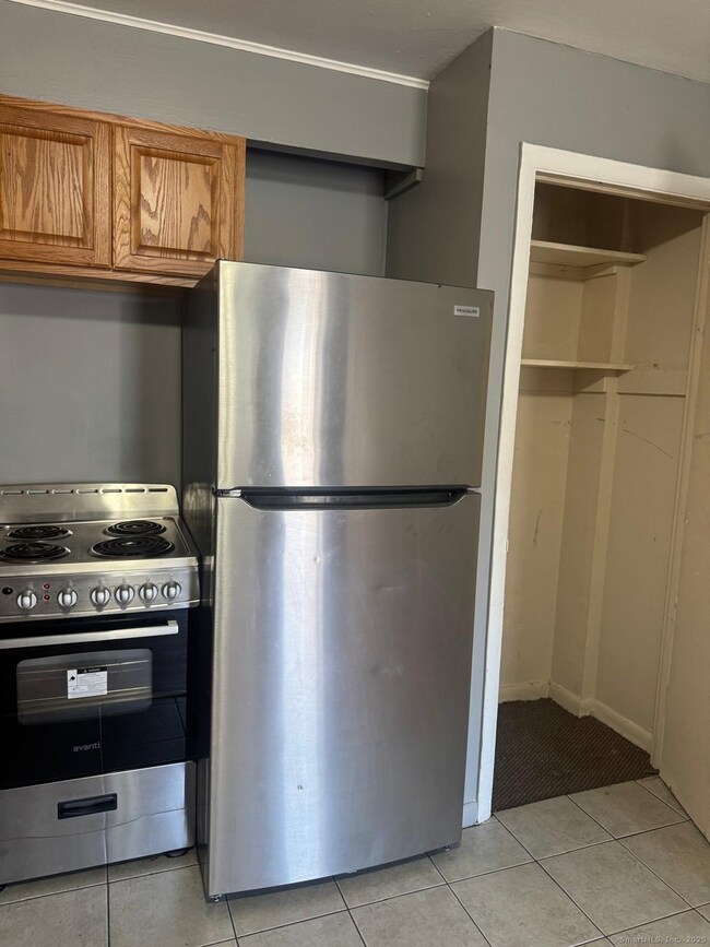 240 Oak St unit 3, Bridge Port, CT 06604 - photo 6