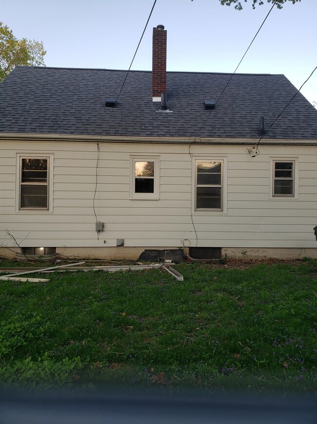 2112 W 7th St, Waterloo, IA 50702 - photo 7