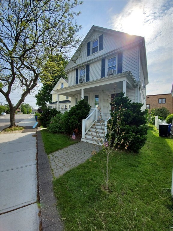 19 Carroll Ave, Newport, RI 02840 - photo 2