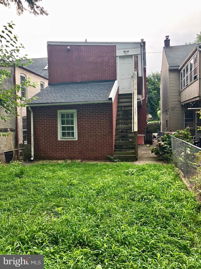 637 Poplar St, Lancaster, PA 17603 - photo 2