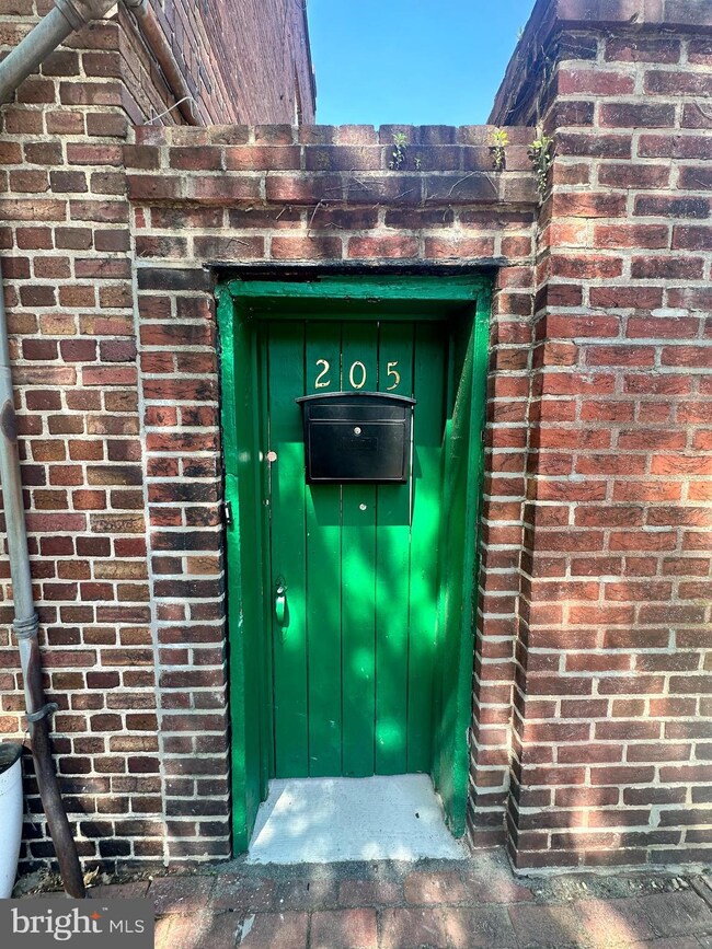 205 S Columbus St, Alexandria, VA 22314 - photo 2