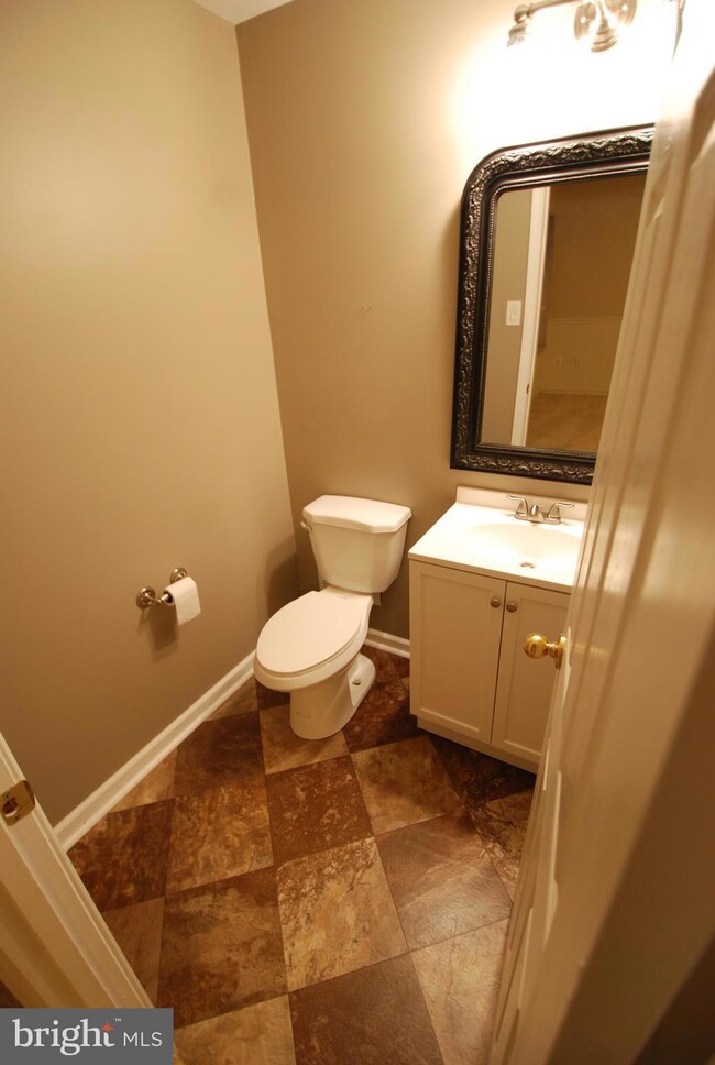 21201 Owls Nest Cir, Germantown, MD 20876 - photo 6