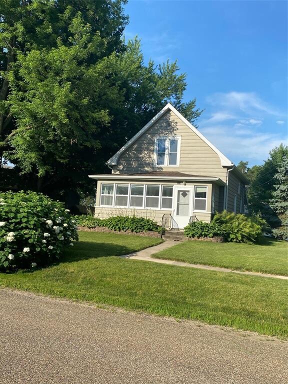 315 Summit St, Center Point, IA 52213 - photo 2