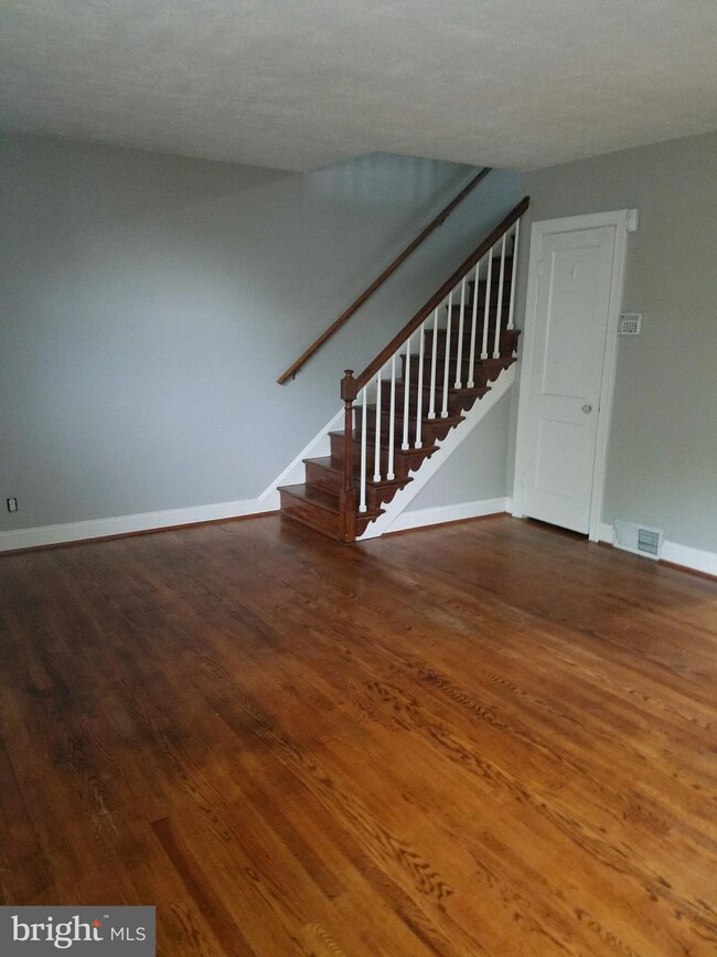 1040 Downton Rd, Halethorpe, MD 21227 - photo 5