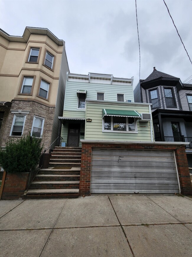 187 Hackensack Plank Rd, Weehawken Twp., NJ 07086 - photo 2