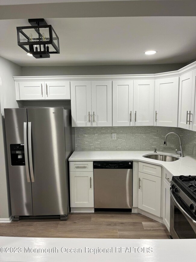 73 Players Cir unit A1, Tinton Falls, NJ 07724 - photo 3