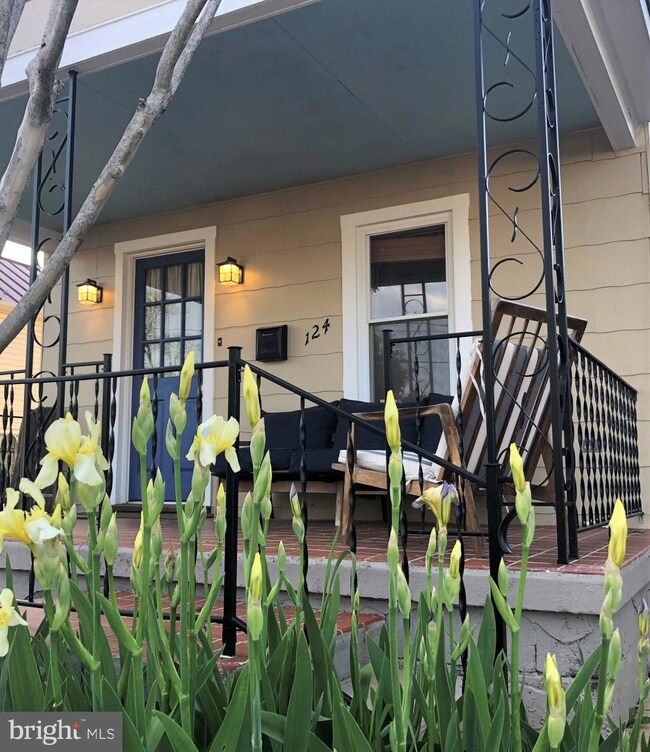 124 W 6th Ave, Ranson, WV 25438 - photo 2