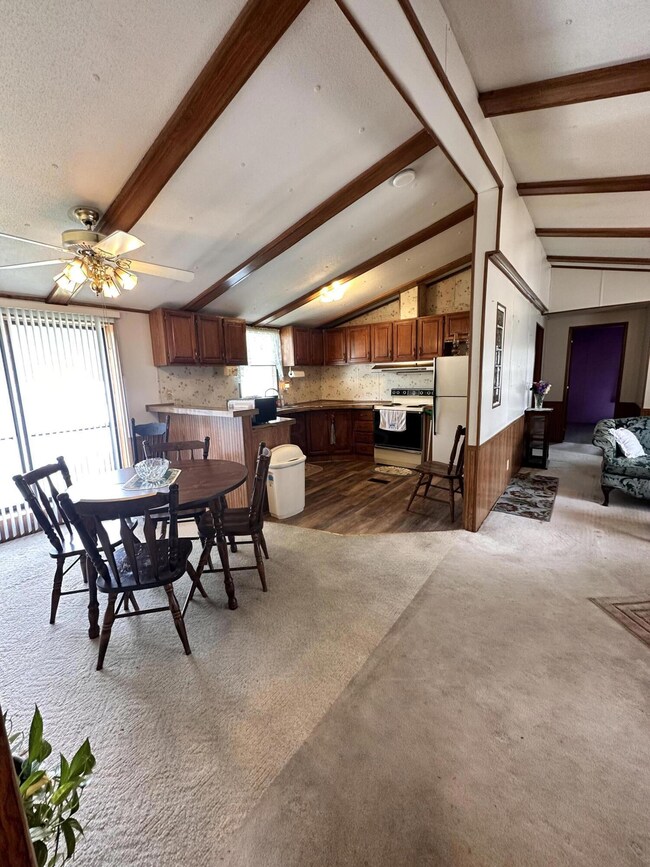 301 Ridgeview Dr, Circleville, OH 43113 - photo 4