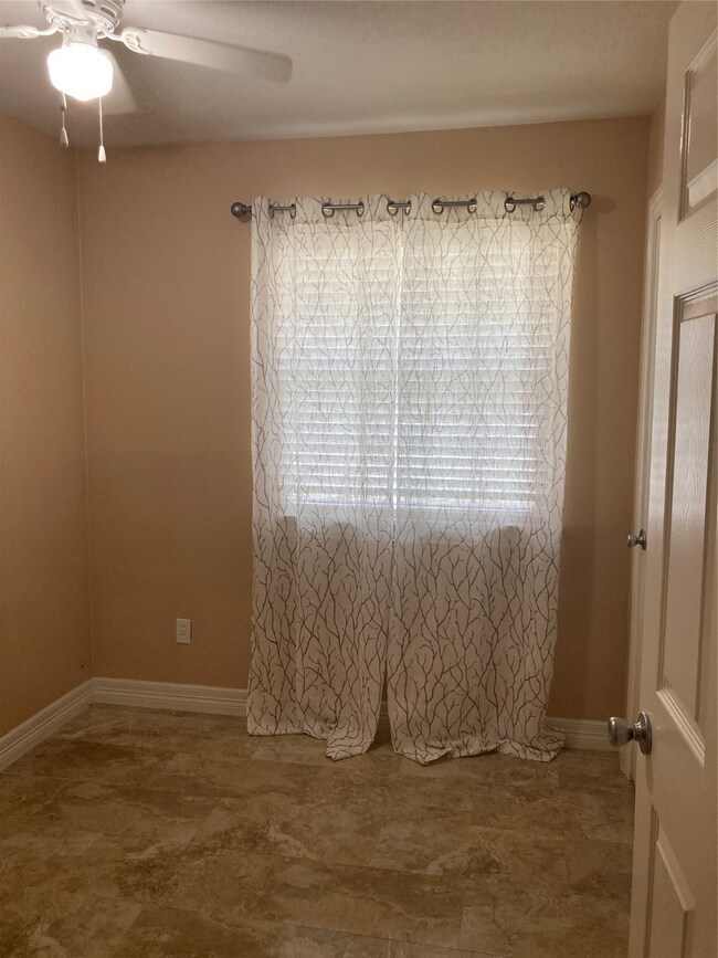 503 S Jack St, Alvin, TX 77511 - photo 7