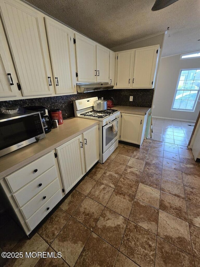 106 Seattle Slew Dr unit 152, Howell Township, NJ 07731 - photo 6