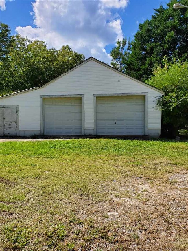 107 Mooreland Dr, Oxford, NC 27565 - photo 2