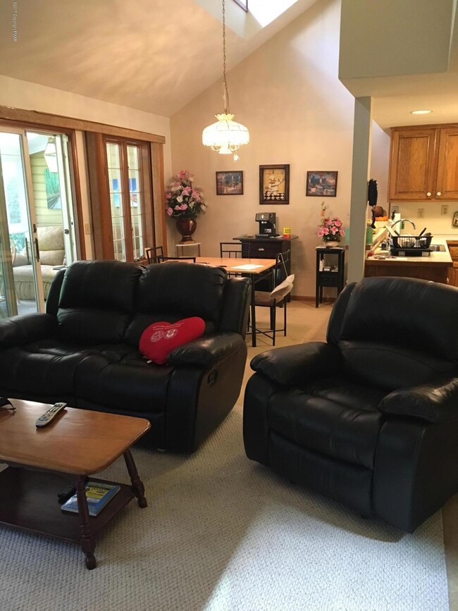 46 Dragon Fly Cir, Stroudsburg, PA 18360 - photo 2