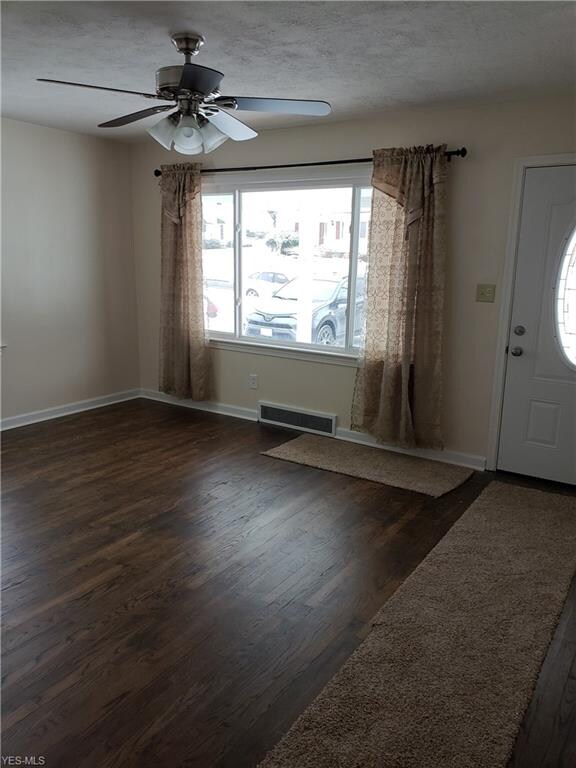 584 Audrey Ln, Struthers, OH 44471 - photo 5