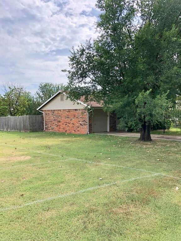1819 W Midland St, Shawnee, OK 74804 - photo 3