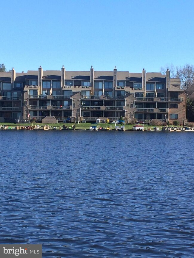 11242 Harbor Ct unit 1242, Reston, VA 20191 - photo 2