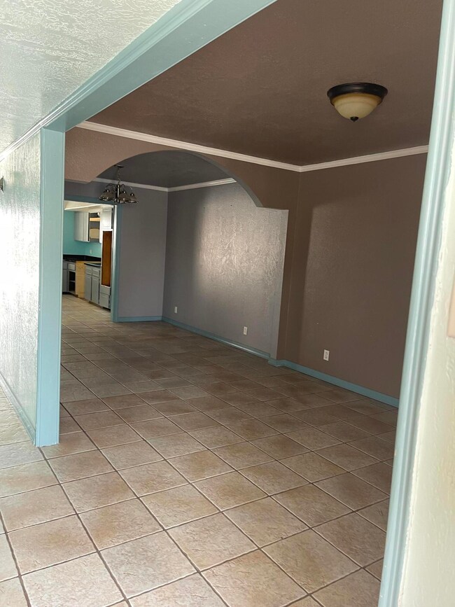 7618 Hacienda Ave, El Paso, TX 79915 - photo 3