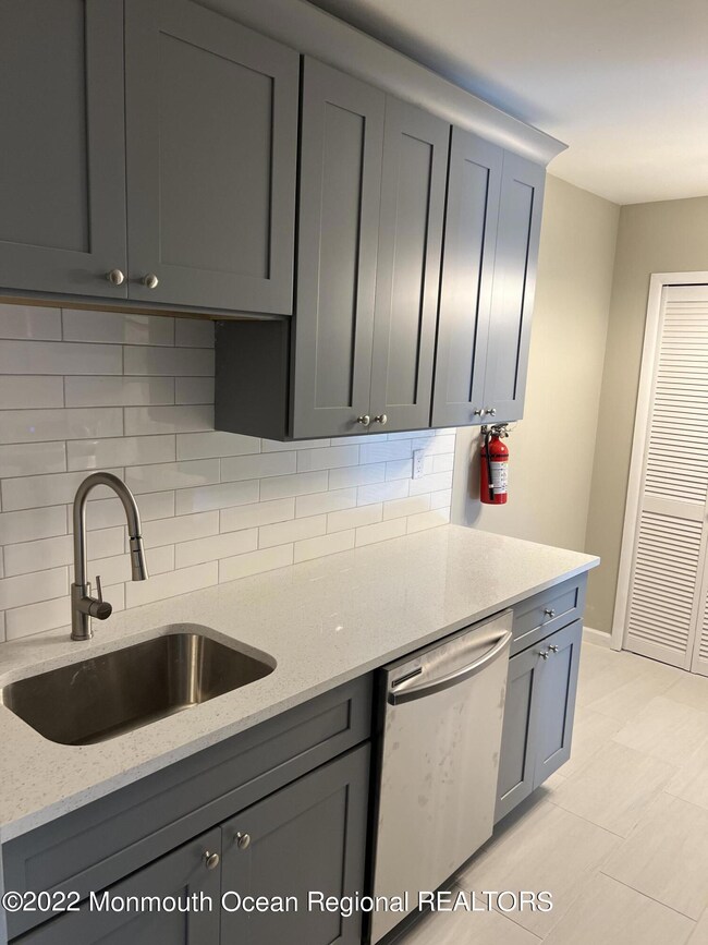 84 Amberly Dr unit H, Manalapan, NJ 07726 - photo 4