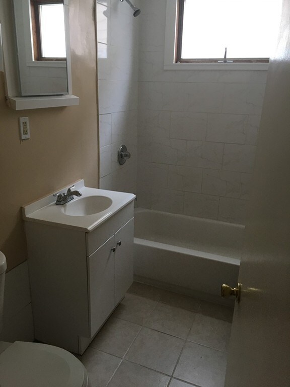 10 N Woodford St unit 2, Worcester, MA 01604 - photo 5