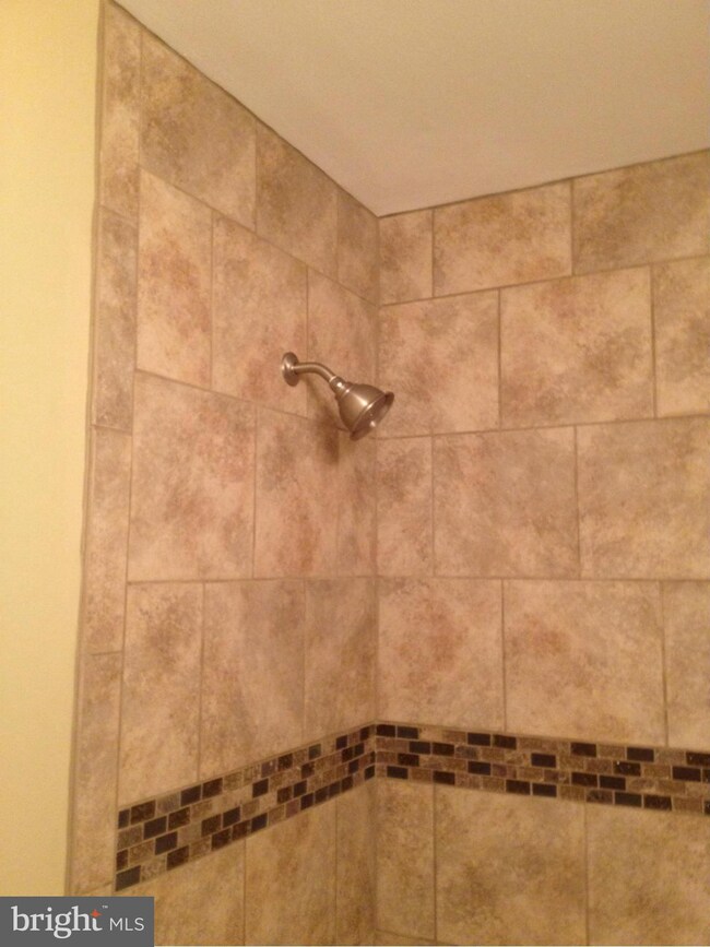 2076 Pilgrim Dr, Woodbridge, VA 22192 - photo 2