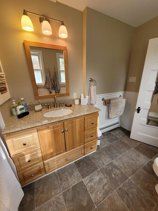 Apt1bathroom