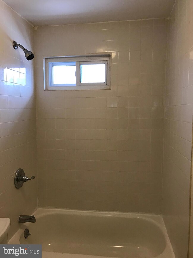 1371 Collings Rd, Camden, NJ 08104 - photo 7