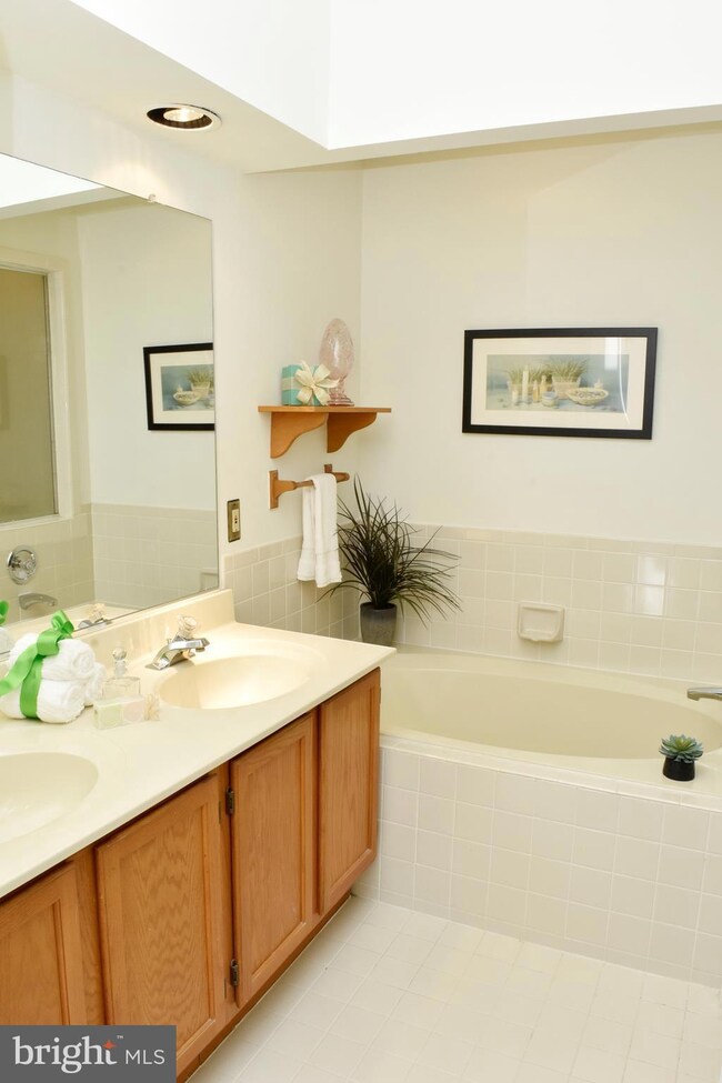 9238 Ispahan Loop, Laurel, MD 20708 - photo 6