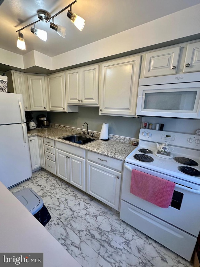 200 Maplewood Dr unit CONDO 7-C, Pottstown, PA 19464 - photo 7